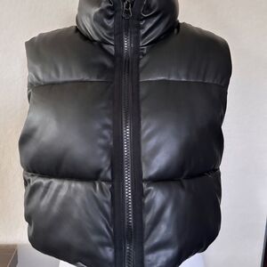 Zara Womens Black Faux Leather Cropped Puffer Vest Sz Small Excellent Like New